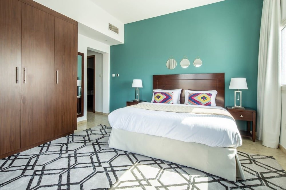 Дубай: Outstanding 2BR in Serene JVT Neighborhood!
