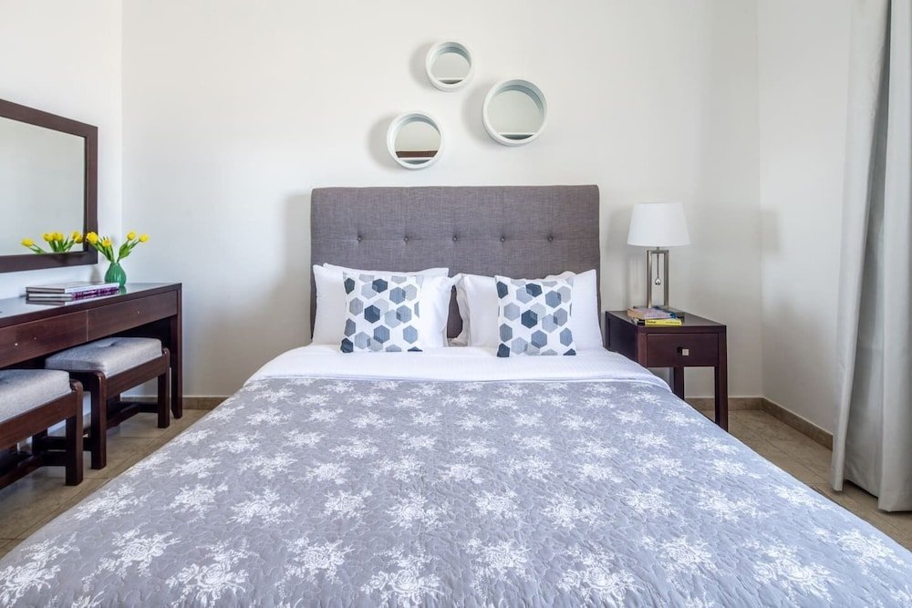 Дубай: Outstanding 2BR in Serene JVT Neighborhood!