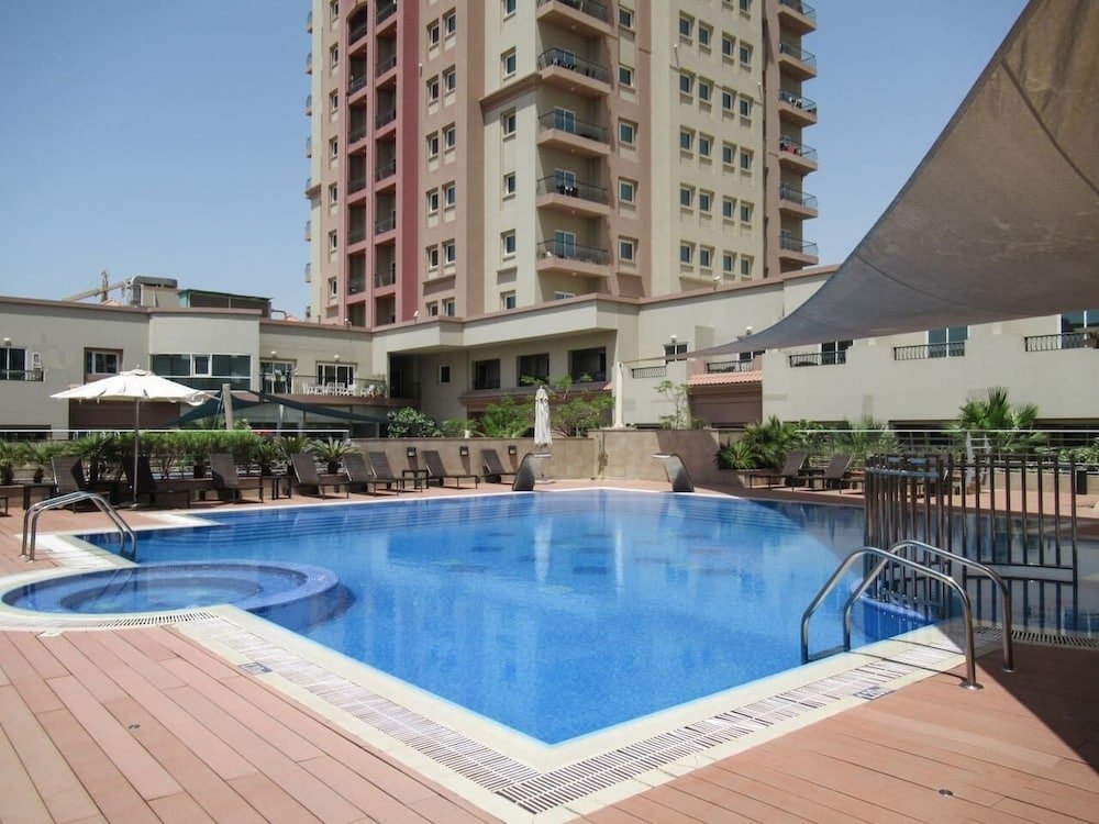 Дубай: Outstanding 2BR in Serene JVT Neighborhood!