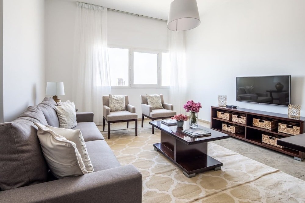 Дубай: Outstanding 2BR in Serene JVT Neighborhood!