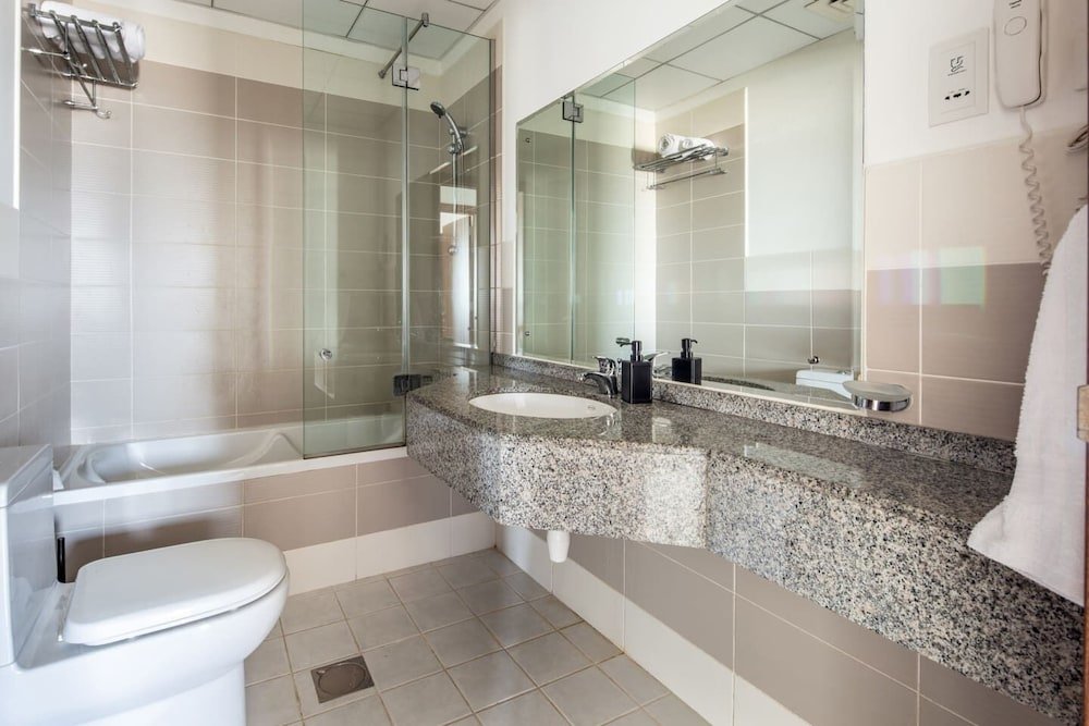 Дубай: Outstanding 2BR in Serene JVT Neighborhood!