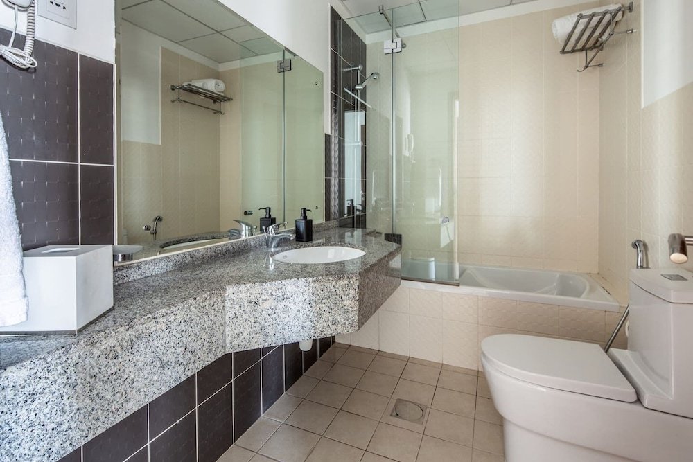 Дубай: Outstanding 2BR in Serene JVT Neighborhood!