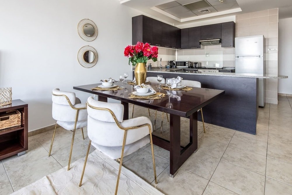 Дубай: Outstanding 2BR in Serene JVT Neighborhood!