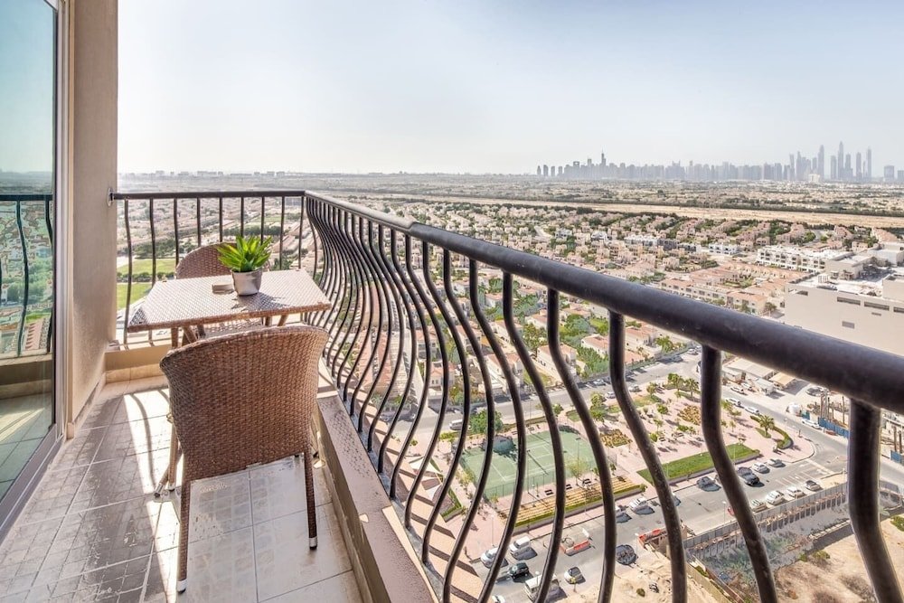 Дубай: Outstanding 2BR in Serene JVT Neighborhood!