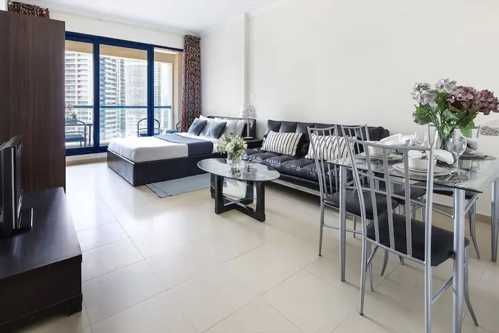 Дубай: Superb Studio w/ Lake Views in JLT - Near the Metro!