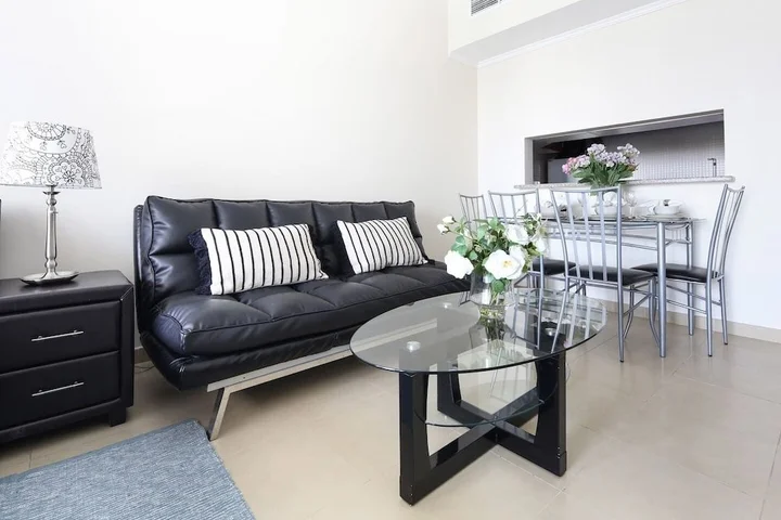 Дубай: Superb Studio w/ Lake Views in JLT - Near the Metro!