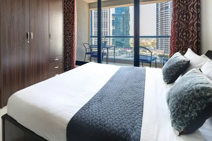 Дубай: Superb Studio w/ Lake Views in JLT - Near the Metro!