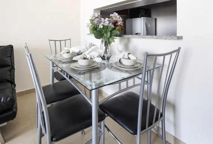 Дубай: Superb Studio w/ Lake Views in JLT - Near the Metro!