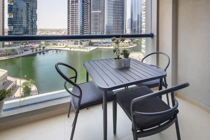 Дубай: Superb Studio w/ Lake Views in JLT - Near the Metro!