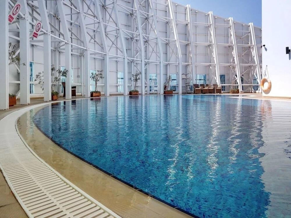 Дубай: Superb Studio w/ Lake Views in JLT - Near the Metro!