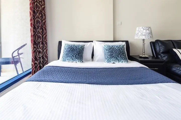 Дубай: Superb Studio w/ Lake Views in JLT - Near the Metro!