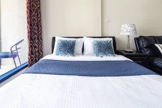 Дубай: Superb Studio w/ Lake Views in JLT - Near the Metro!