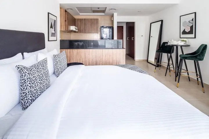 Дубай: Modern Rustic Studio Apartment in Downtown Dubai