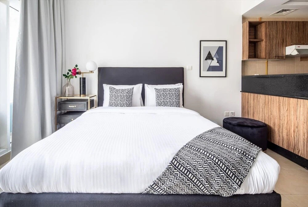 Дубай: Modern Rustic Studio Apartment in Downtown Dubai