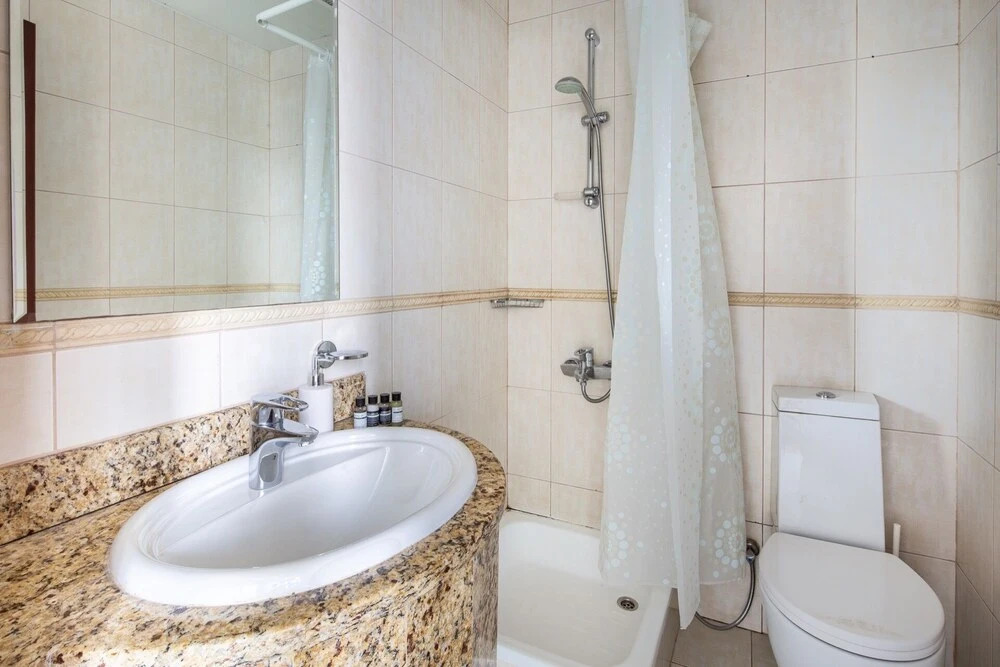 Дубай: Elegant and Spacious 2BR w/ Sea Views in Marina!