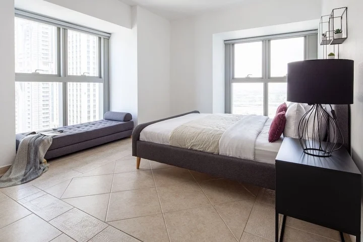 Дубай: Elegant and Spacious 2BR w/ Sea Views in Marina!