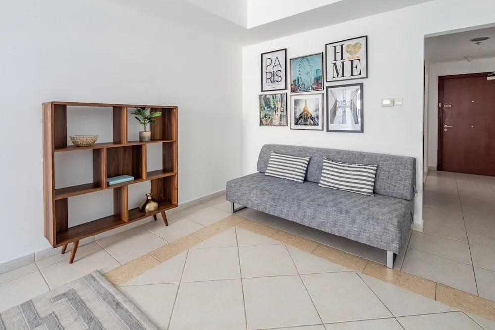 Дубай: Elegant and Spacious 2BR w/ Sea Views in Marina!