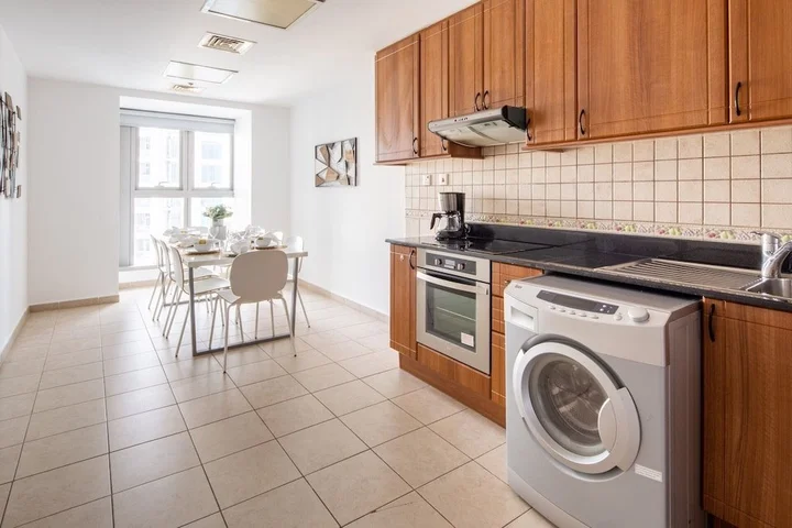 Дубай: Elegant and Spacious 2BR w/ Sea Views in Marina!