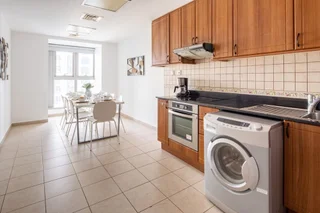Дубай: Elegant and Spacious 2BR w/ Sea Views in Marina!