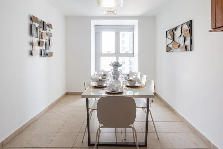 Дубай: Elegant and Spacious 2BR w/ Sea Views in Marina!