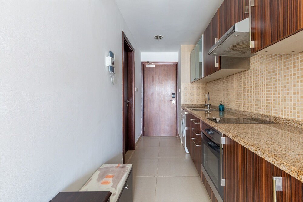 Дубай: Warm & Striking Studio Apartment in the Heart of Jlt!
