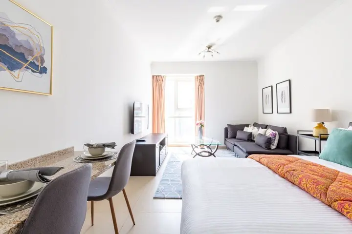 Дубай: Warm & Striking Studio Apartment in the Heart of Jlt!