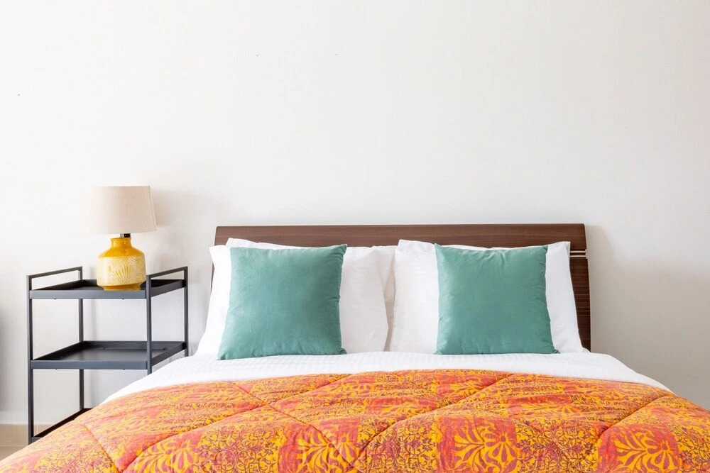 Дубай: Warm & Striking Studio Apartment in the Heart of Jlt!