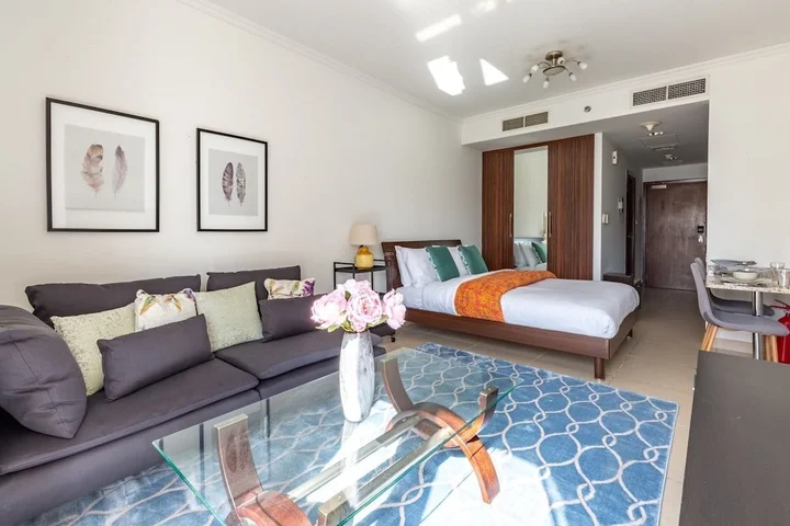 Дубай: Warm & Striking Studio Apartment in the Heart of Jlt!