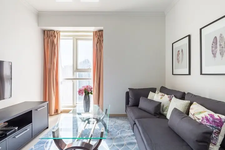 Дубай: Warm & Striking Studio Apartment in the Heart of Jlt!