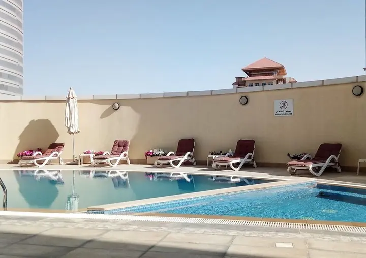Дубай: Warm & Striking Studio Apartment in the Heart of Jlt!