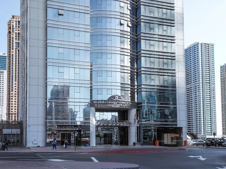Дубай: Warm & Striking Studio Apartment in the Heart of Jlt!