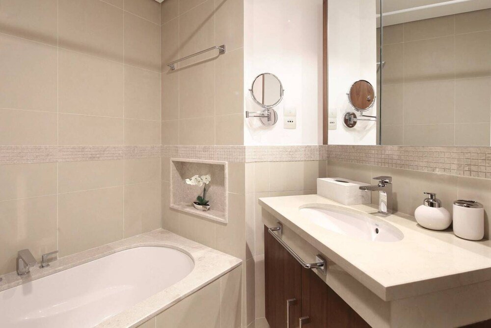 Дубай: Spectacular 2BR in Beautiful Burj Vista!