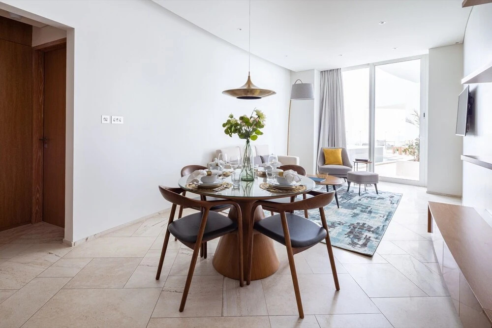 Дубай: Elegant 2BR Apartment in The Five w/ Private Pool