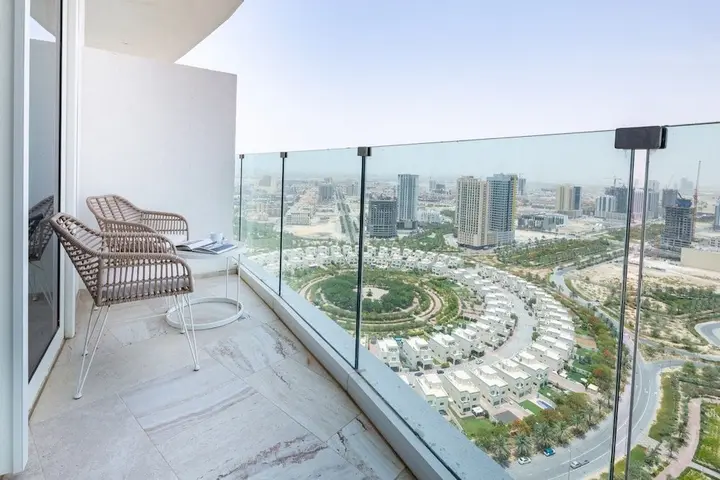 Дубай: Elegant 2BR Apartment in The Five w/ Private Pool