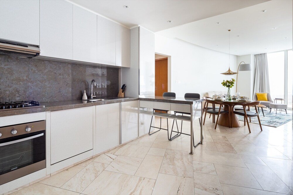 Дубай: Elegant 2BR Apartment in The Five w/ Private Pool