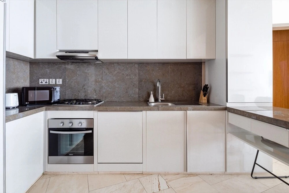Дубай: Elegant 2BR Apartment in The Five w/ Private Pool