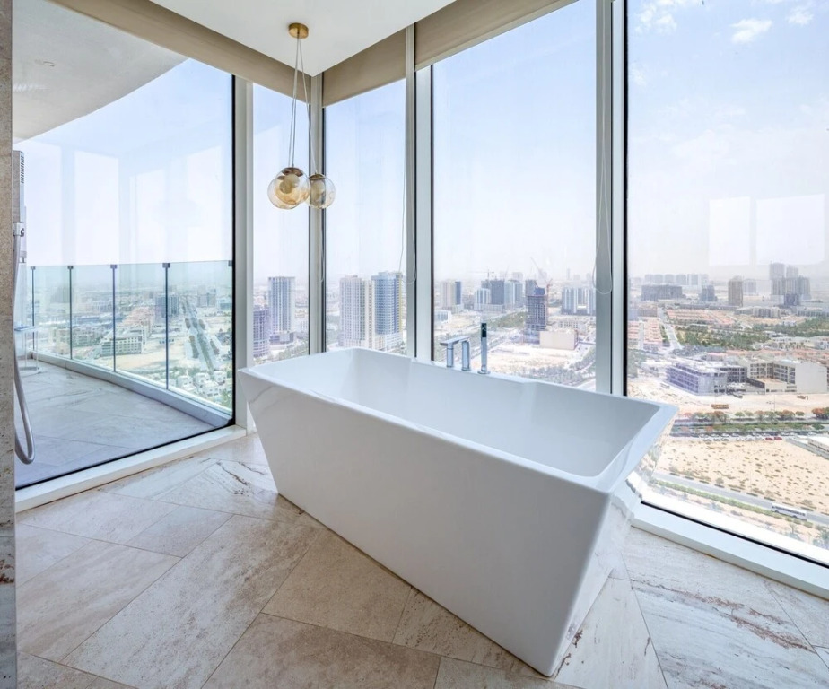 Дубай: Elegant 2BR Apartment in The Five w/ Private Pool