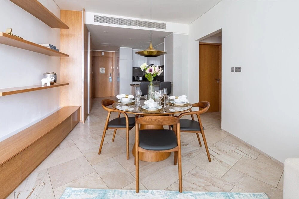 Дубай: Elegant 2BR Apartment in The Five w/ Private Pool