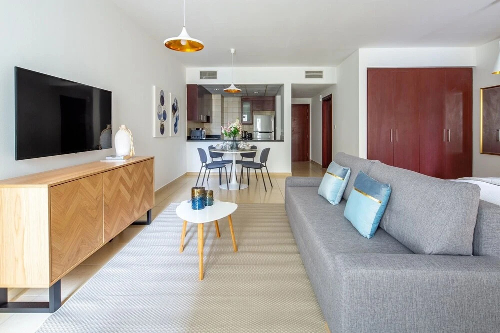 Дубай: Simple Yet Elegant Studio Apartment in JBR