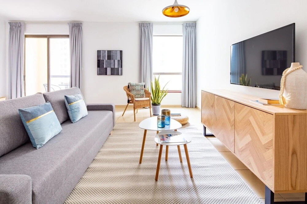 Дубай: Simple Yet Elegant Studio Apartment in JBR