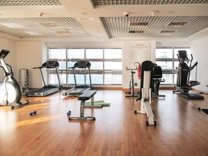 Дубай: Stylish Studio Apartment in JLT With Lake Views!