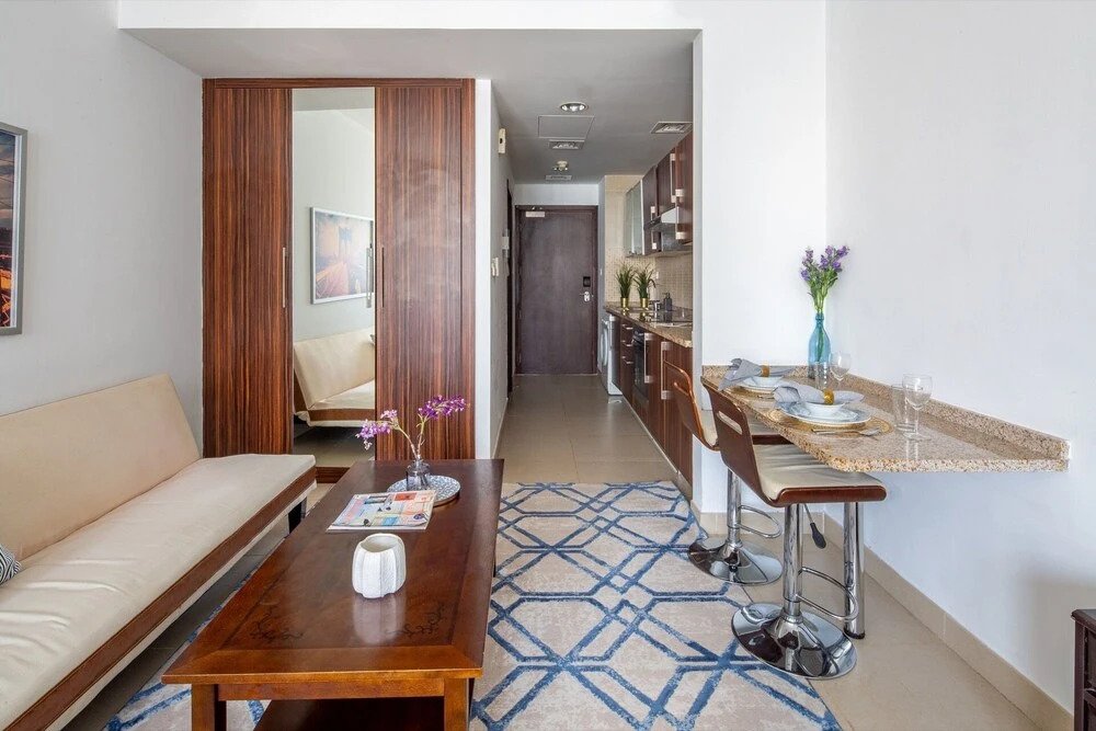 Дубай: Stylish Studio Apartment in JLT With Lake Views!
