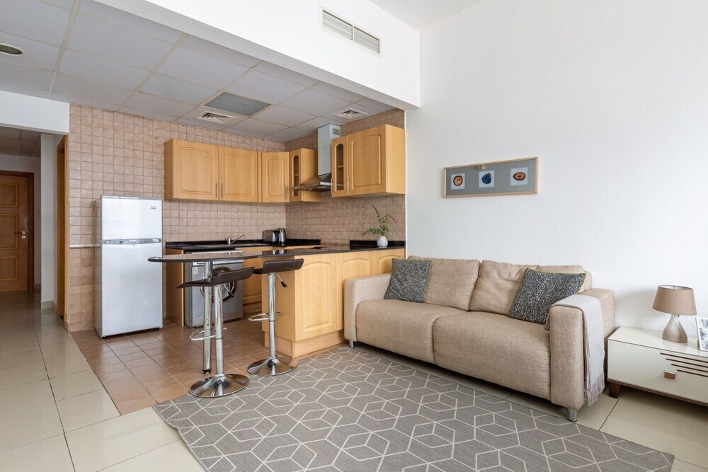 Дубай: Light and Modern Studio in Jlt! Sleeps 3!
