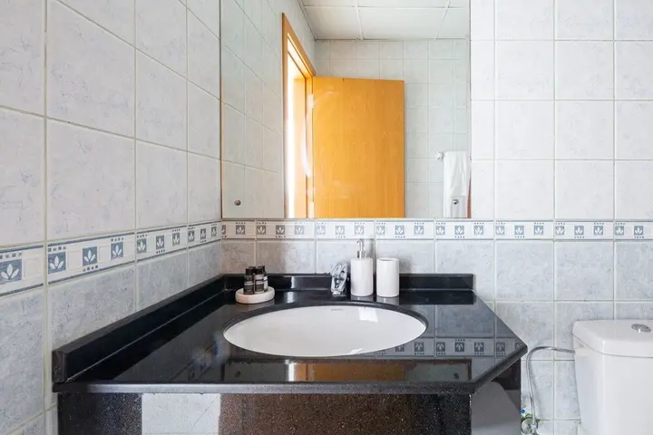 Дубай: Light and Modern Studio in Jlt! Sleeps 3!