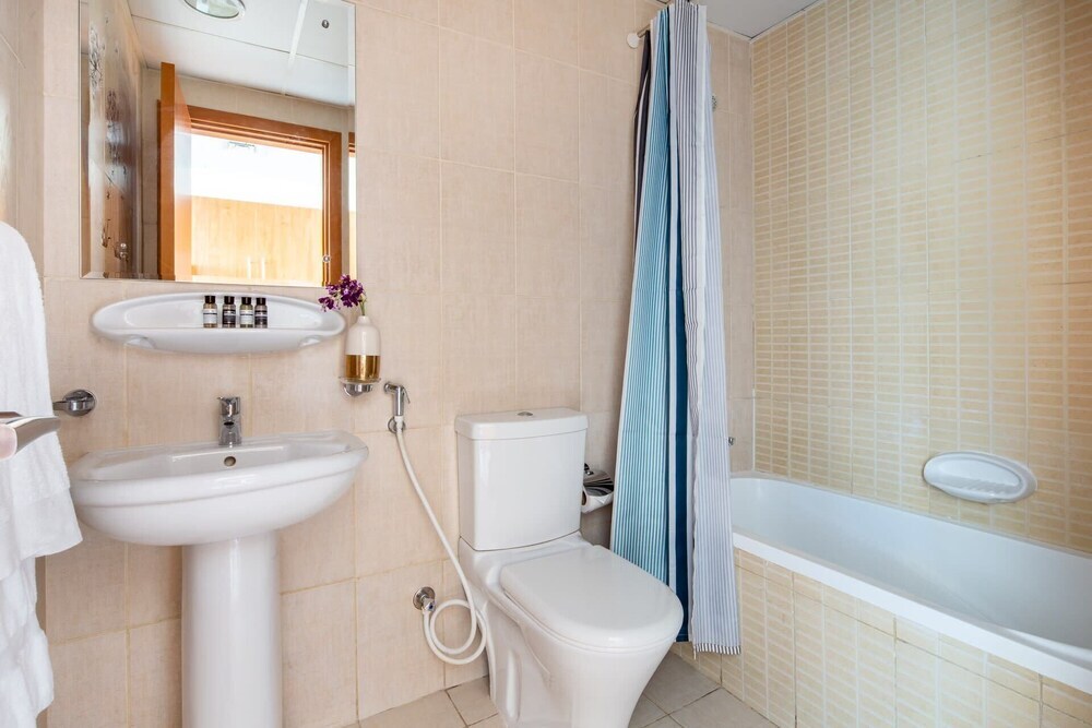 Дубай: Stylish and Comfy Studio in Lakeside Impz!