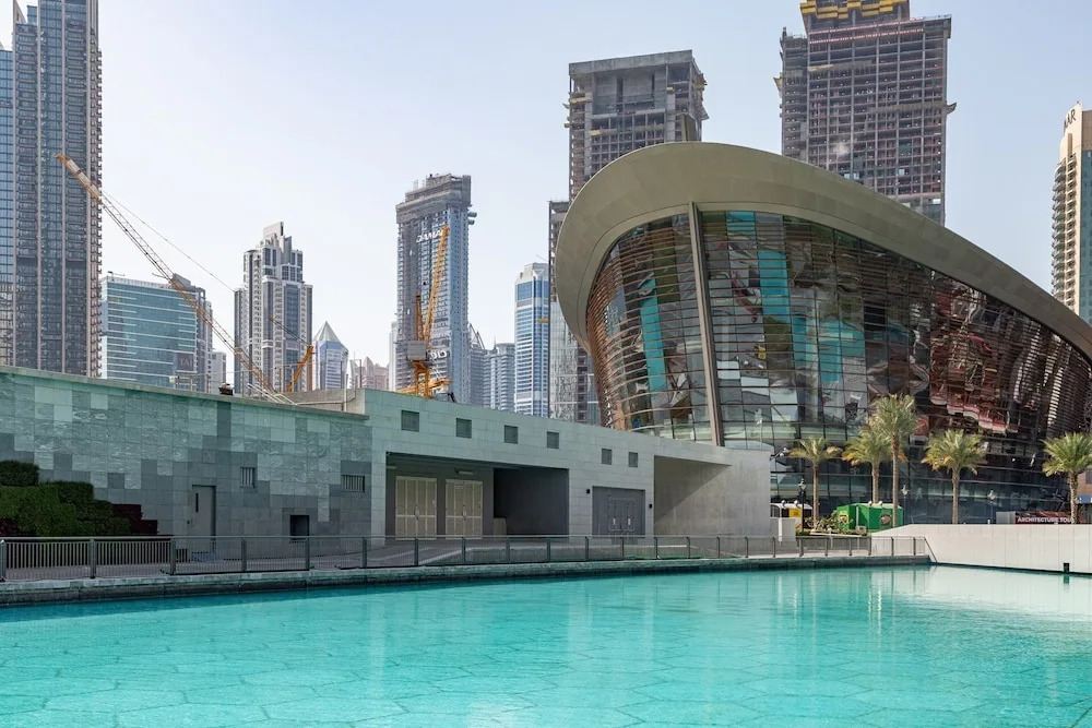 Дубай: Unique + Stunning 2BR Loft in Downtown Dubai!
