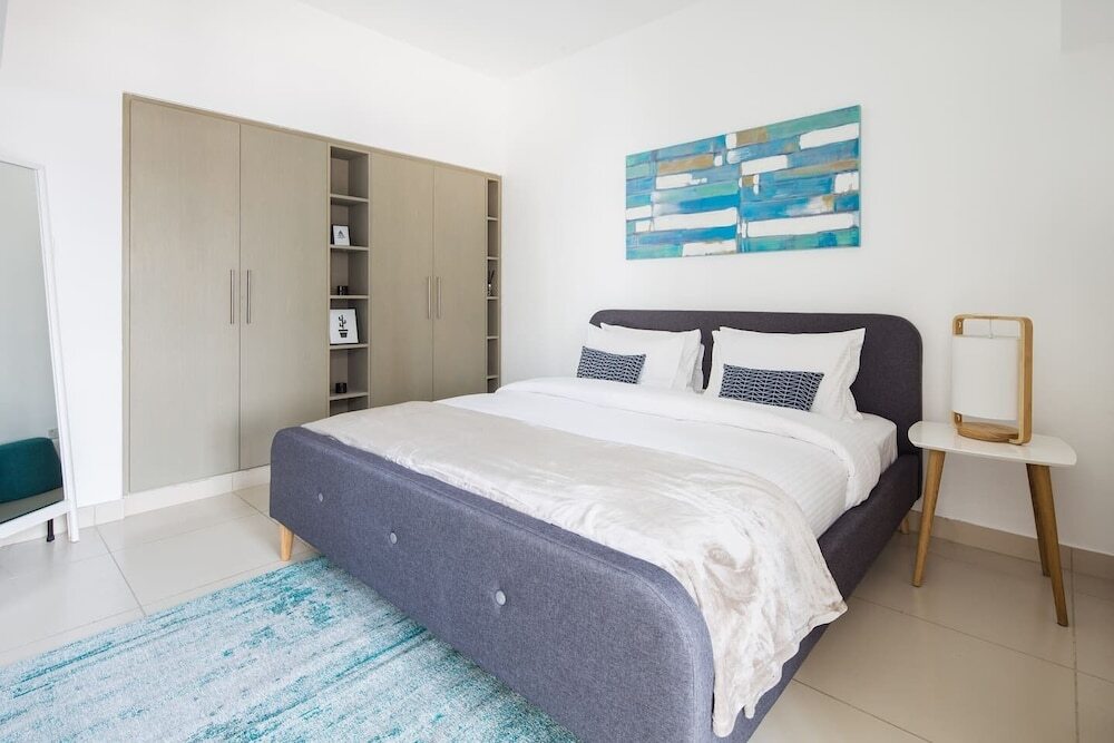 Дубай: Unique + Stunning 2BR Loft in Downtown Dubai!