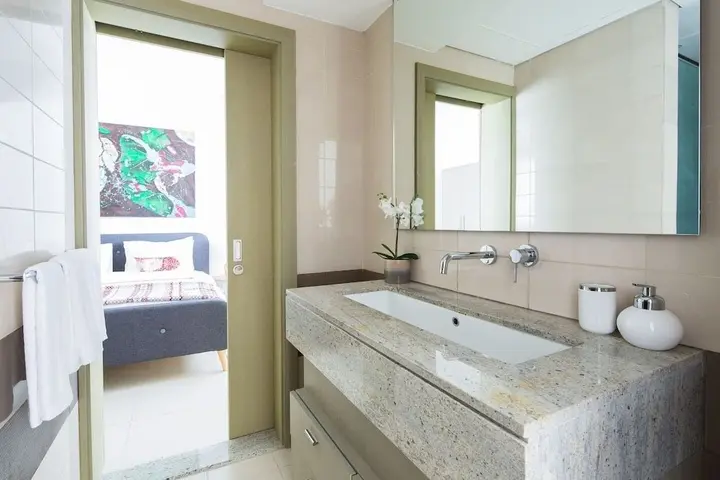 Дубай: Unique + Stunning 2BR Loft in Downtown Dubai!