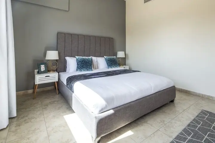 Дубай: Signature Living in Modern 1BR Apartment at Jvt!