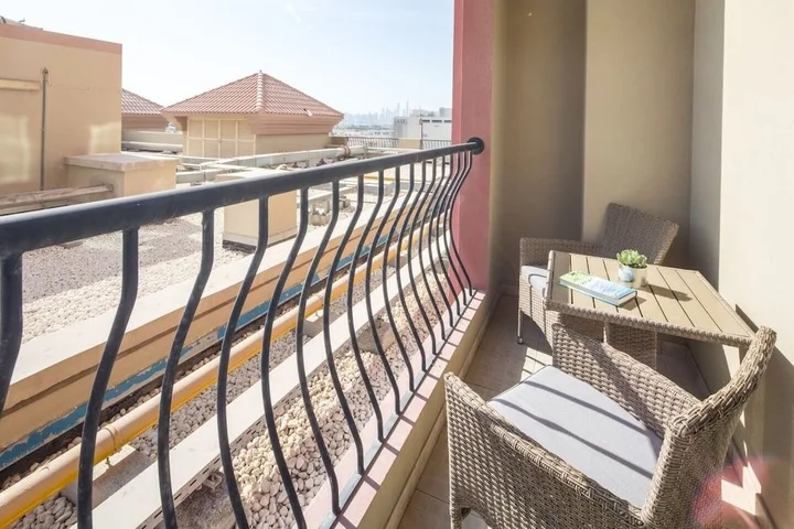 Дубай: Signature Living in Modern 1BR Apartment at Jvt!